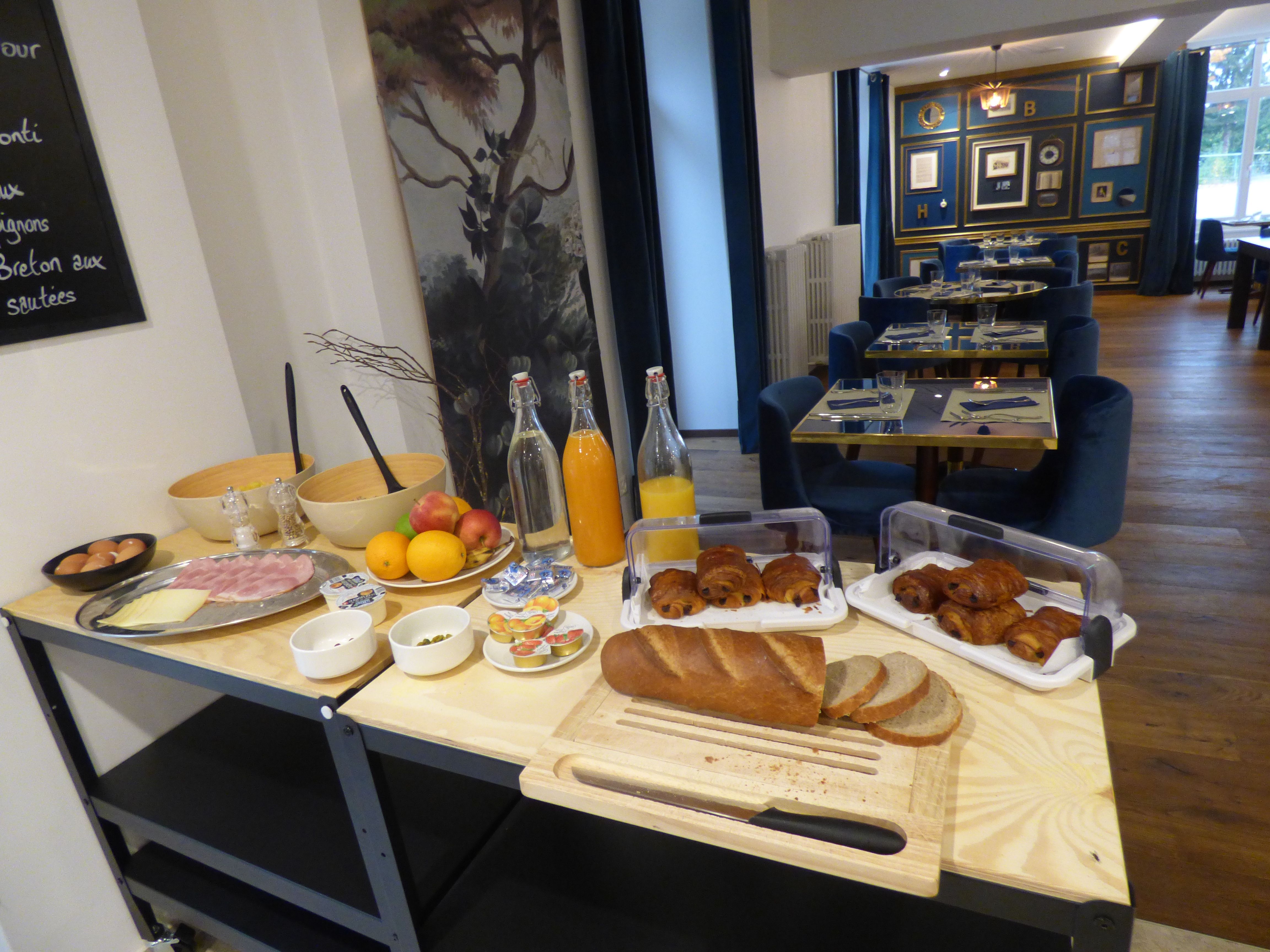 Breakfast buffet at the Hôtel La Belle Croix in Romont