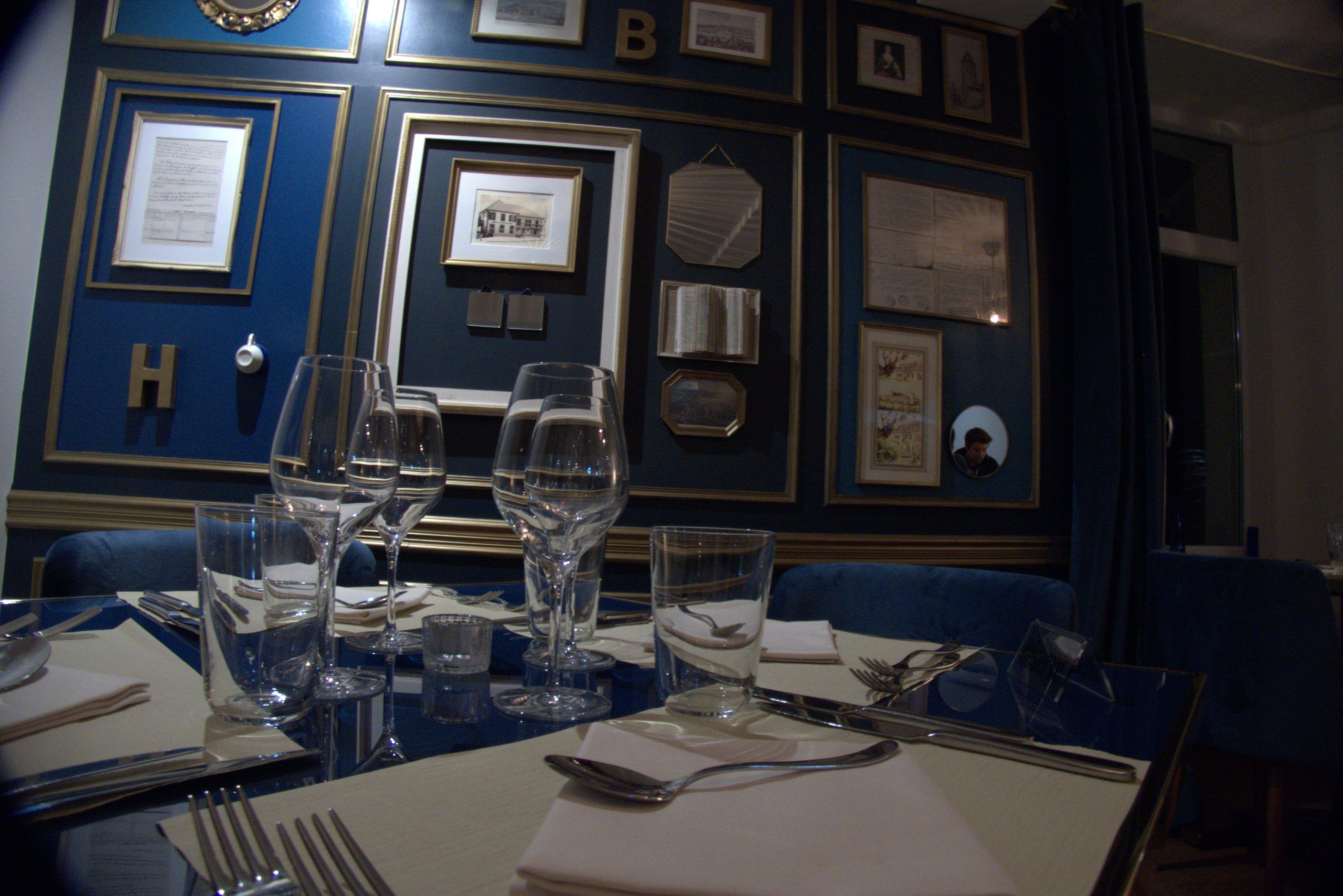 Interior design of the restaurant at the Hôtel La Belle Croix in Romont