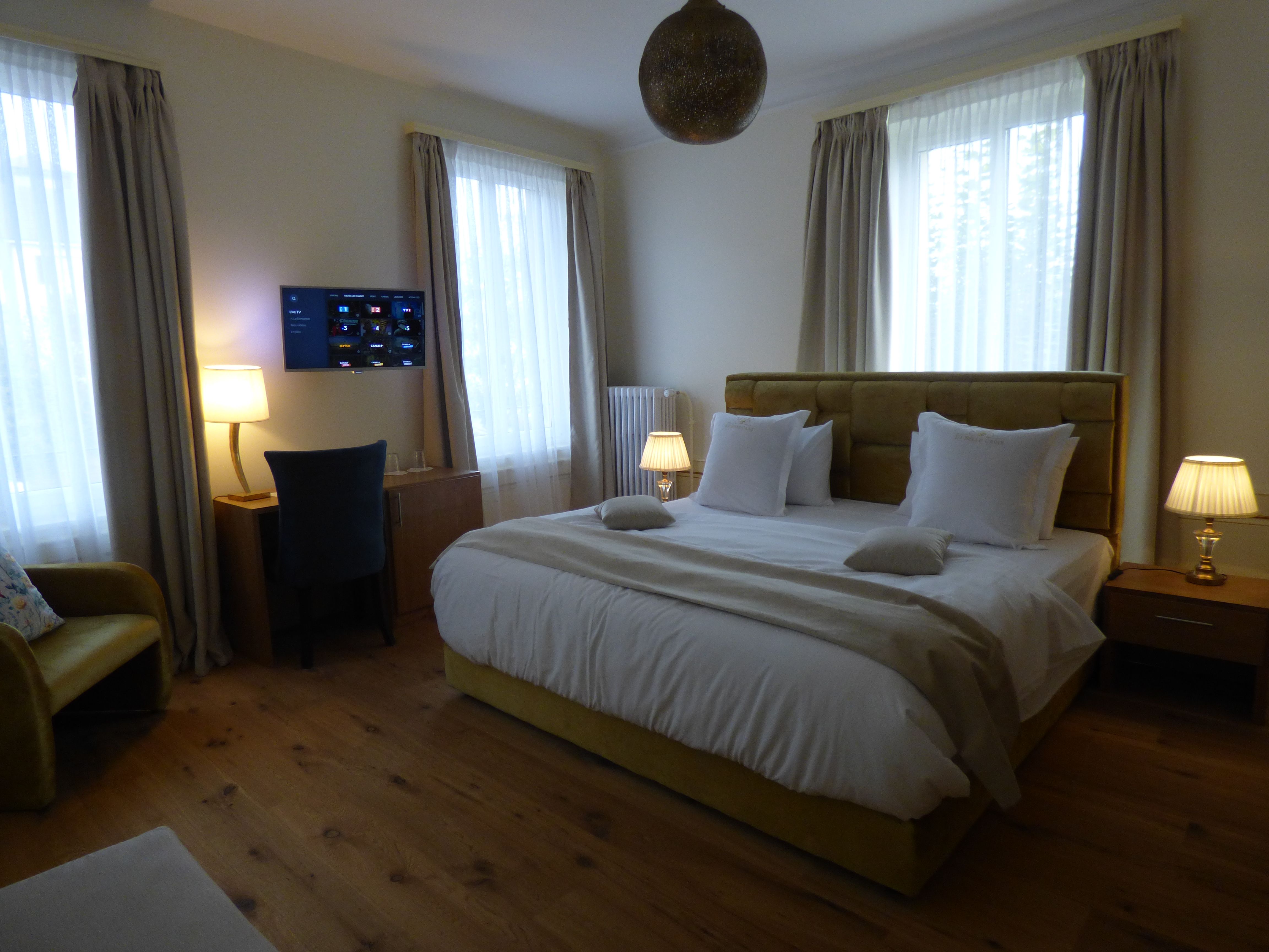 Suite Marquise avec Jacuzzi - Hôtel La Belle Croix Romont